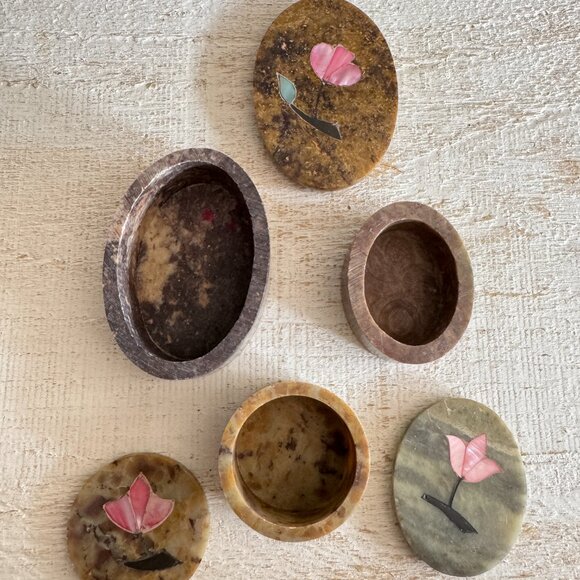Set of Three Mixed Vintage Small Carved Stone Lidded Trinket Dish - Picture 5 of 8